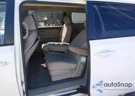 2018 Kia Sedona Lx z USA, uszkodzony, nr VIN KNDMB5C16J6368307